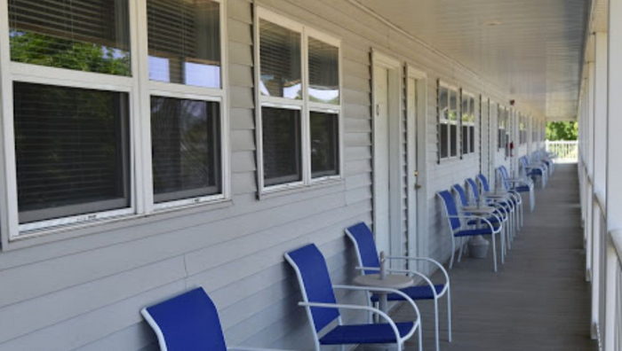 Lakeside Motor Lodge (Lakeside Motel) - From Web Listing (newer photo)